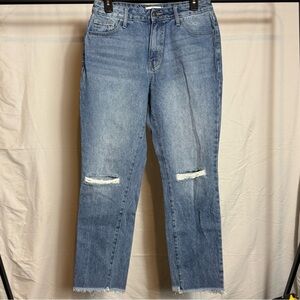 Woman’s distressed jeans size 7
